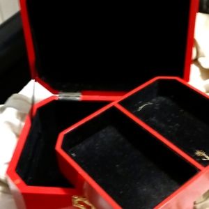 Jewelry box
